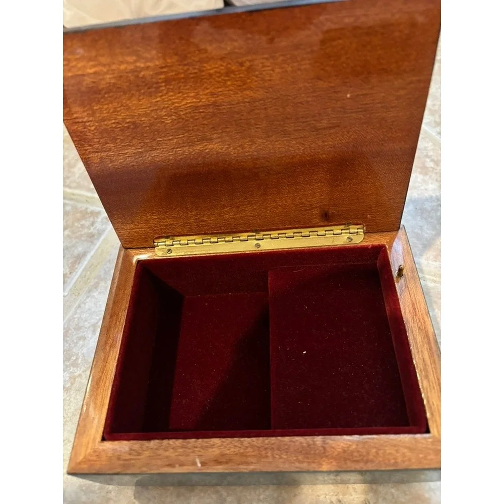 Torna and Sorrento made in Italy Ukulele music box velvet lined